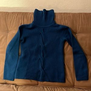 Beautiful soft 100% Cashmere Cable T-neck Sweater from Garnet Hill size XS.